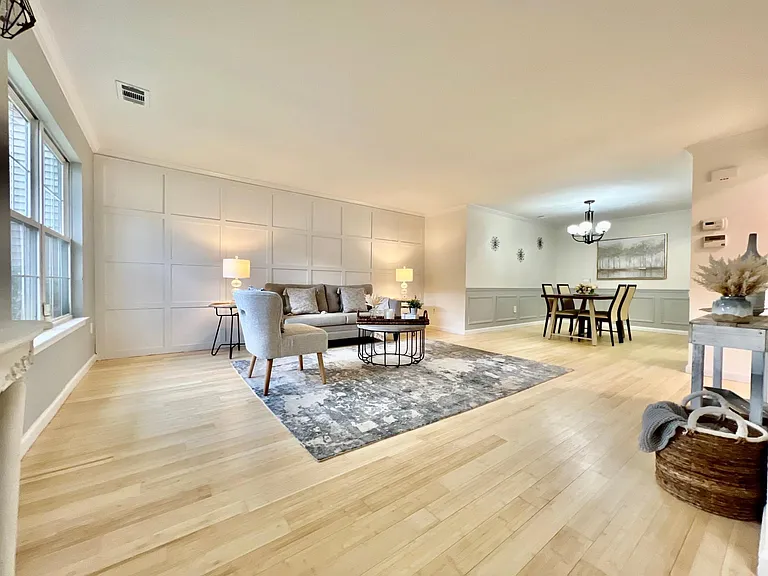 Spacious Living room