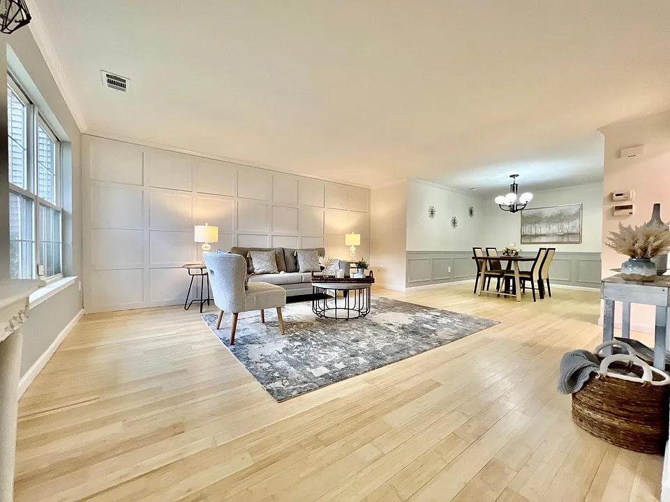 Spacious Living room