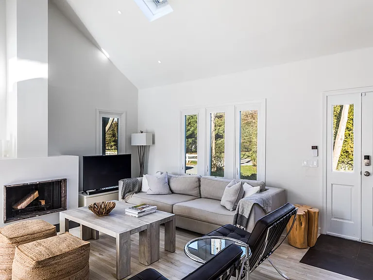 3 Linda Ln — Photo 3