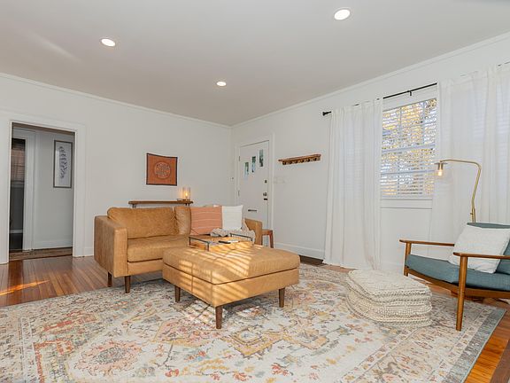 5th image of 2157 E Mulberry St