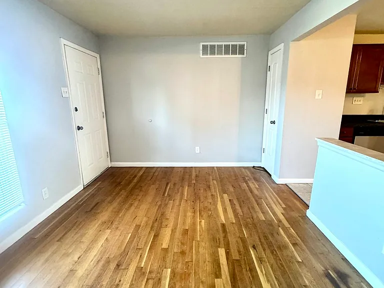 5225 Southwest Ave #105 — Photo 2