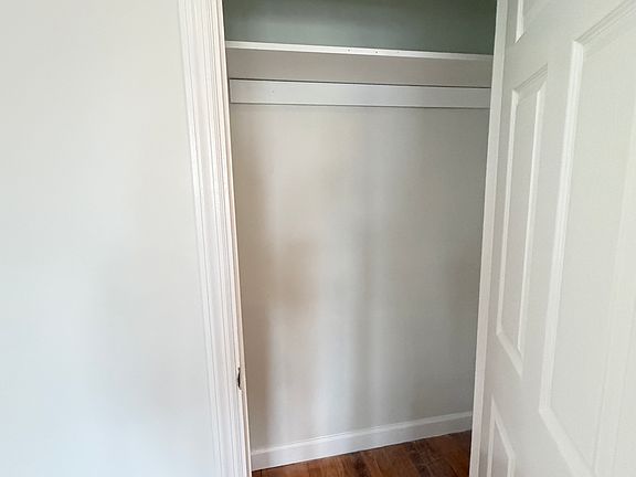 5th image of 826 W Grand St