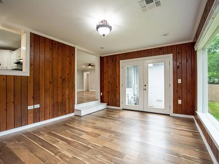 1205 W 6th St — Photo 17