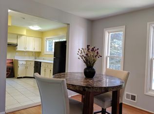 1948 Dundee Rd, Rockville, MD 20850