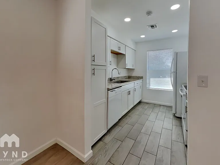 6657 W Ocotillo Rd #202 — Photo 3