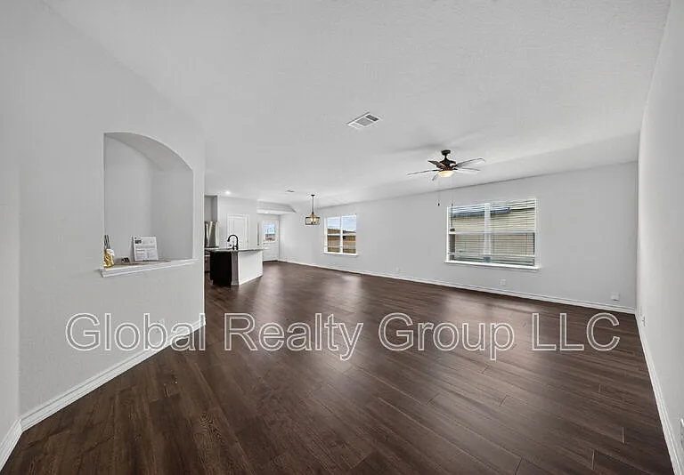 515 Diamond Shls — Photo 7