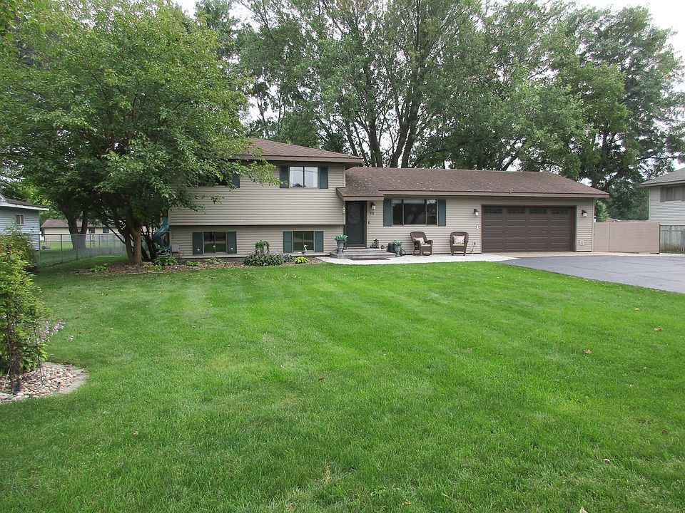 1st image of 712 Lakeview Dr