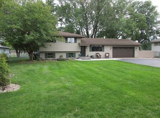 712 Lakeview Dr, La Crosse, WI 54603