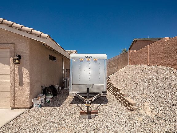 4th image of 2581 Clarke Dr