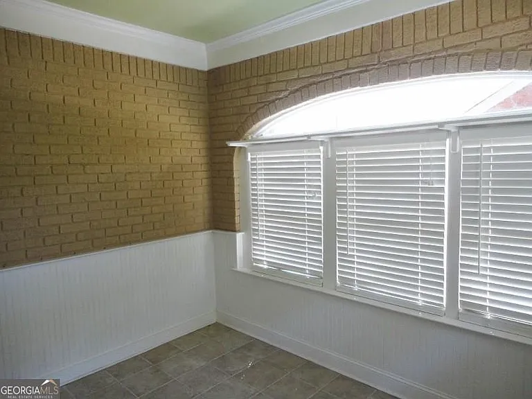 49 Leslie St — Photo 17