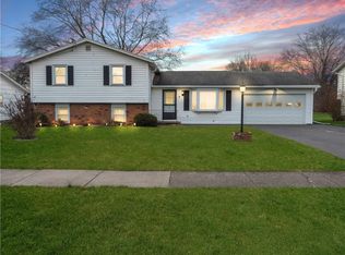 9 Adeane Dr W, Rochester, NY 14624