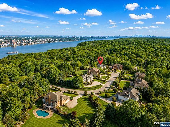 3rd image of 16 Audrey Urban Ct