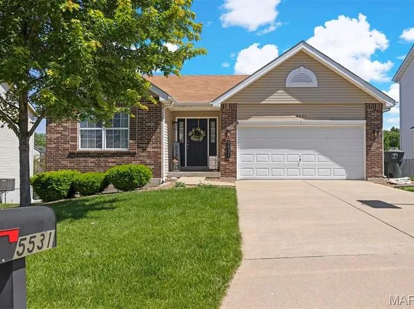 5531 Emerald Ridge Dr, Saint Charles, MO 63304