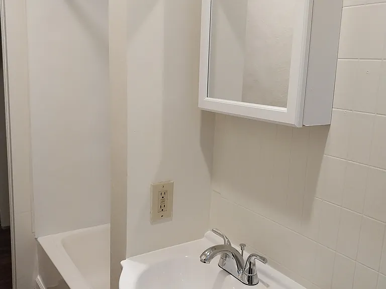 817 Wilson St — Photo 9