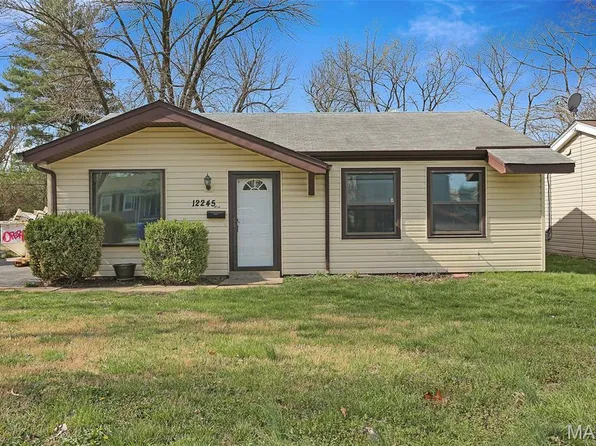12245 Bennington Pl, Maryland Heights, MO 63043