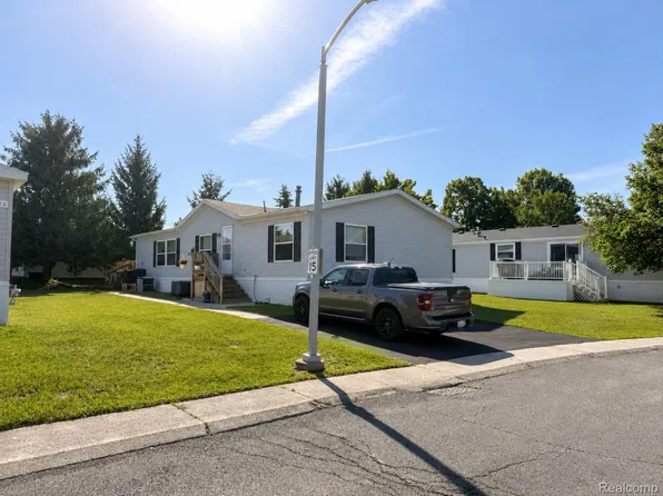 9192 Canyon Trail Dr, Newport, MI 48166