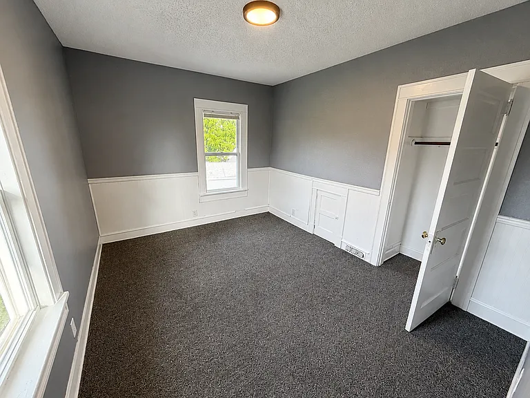 907 Pershing Ave — Photo 15