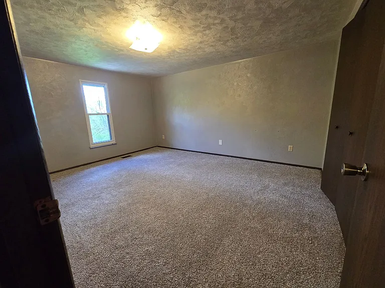 103-105 107 Martin Dr — Photo 15