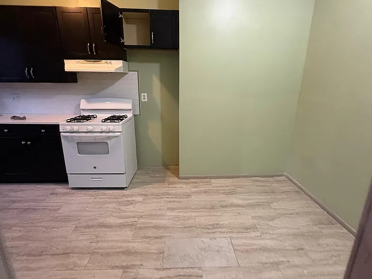 387 4th Ave W #3 — Photo 10