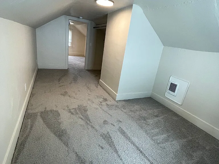 1648 Pearl St — Photo 16