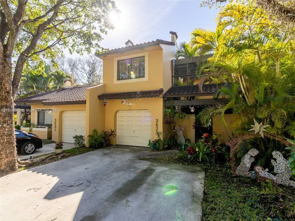 3629 Estepona Ave #E-27, Miami, FL 33178