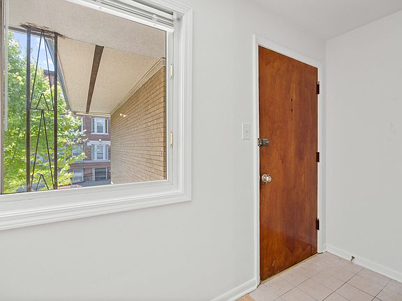 2nd image of 135 S Kenilworth Ave APT 10