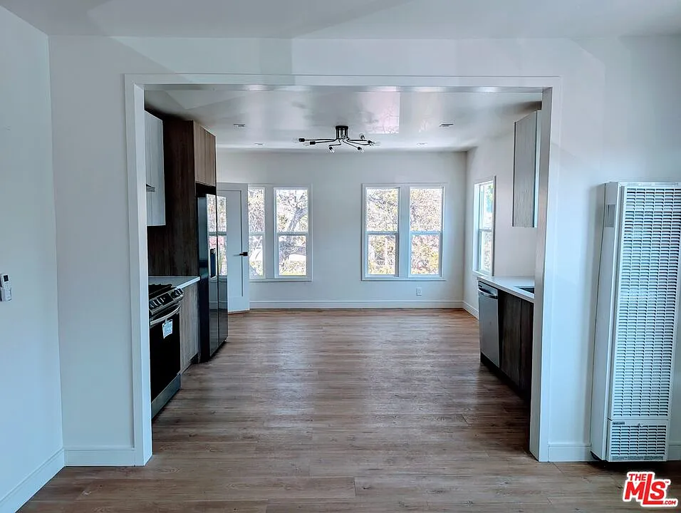 2 bed, 3.0 bath, 1175 sqft, $2,995 — Photo 3