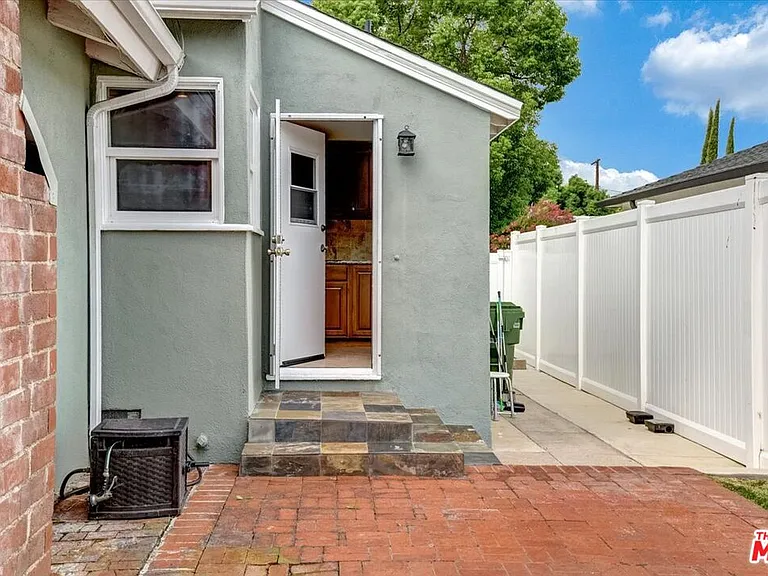 6200 Jamieson Ave — Photo 29