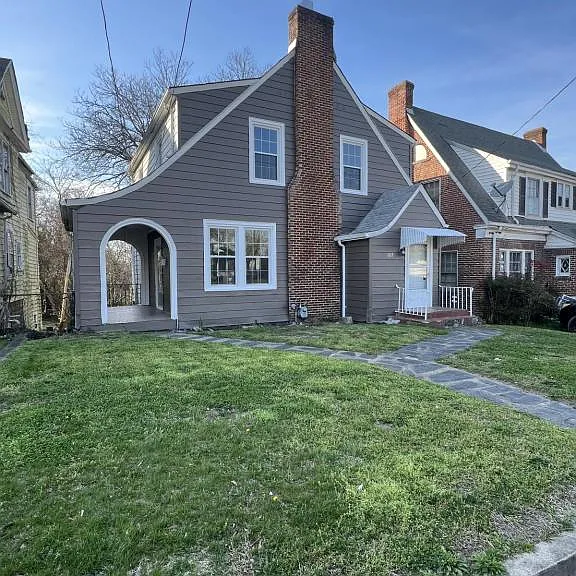 1117 N Main St — Photo 1