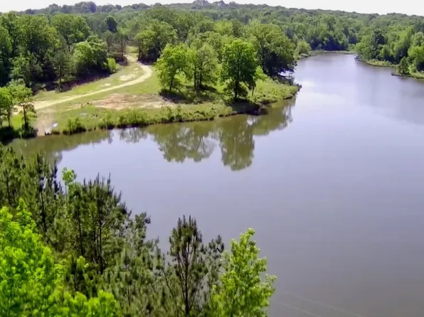 3199 Sardis Lake Dr, Batesville, MS 38606