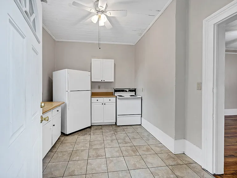 614 Heidt St — Photo 7