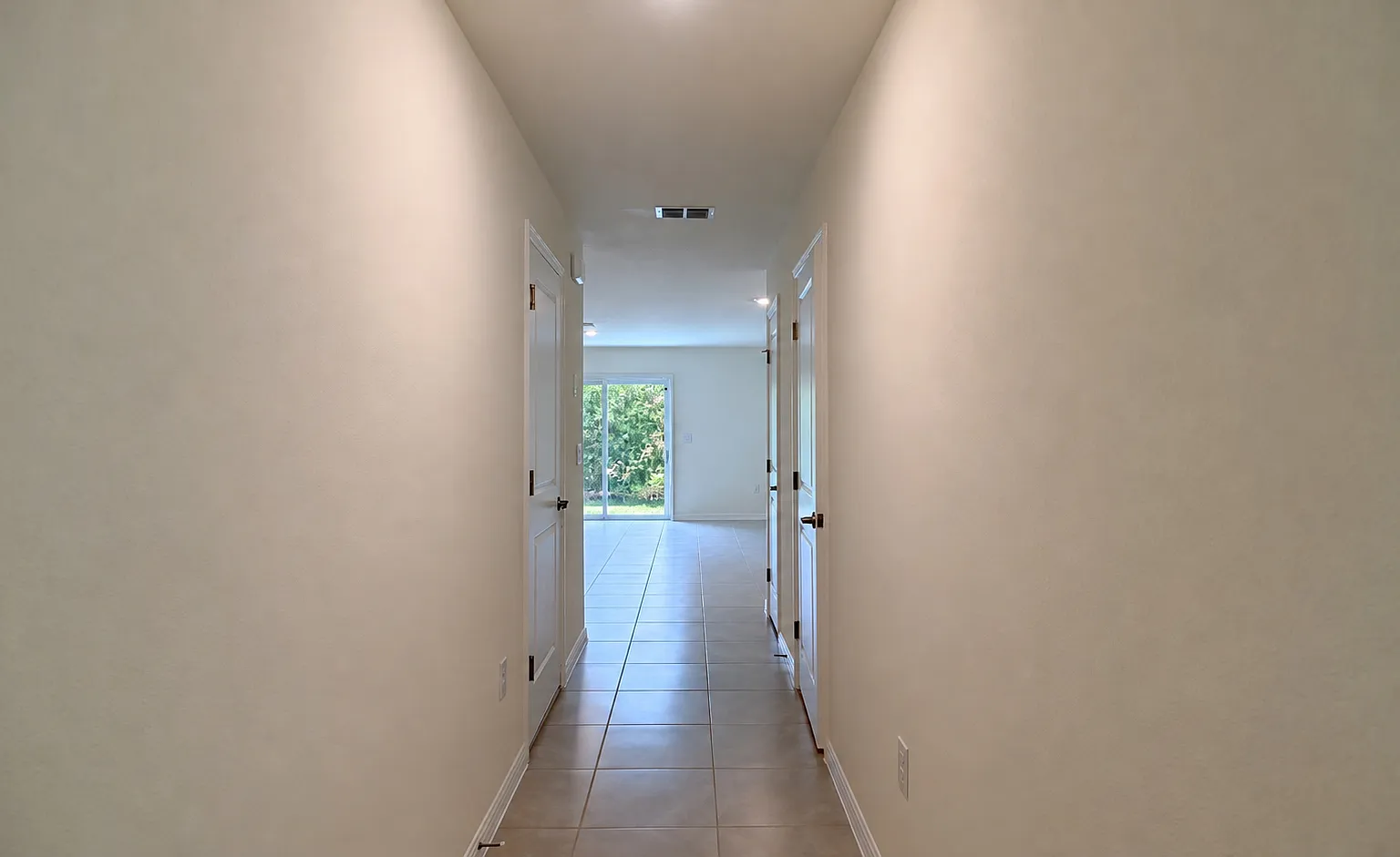 3 bed, 2.5 bath, 1505 sqft, $1,800 — Photo 3