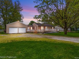 16479 Jennings Rd, Fenton, MI 48430