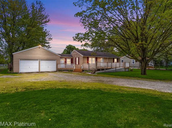 16479 Jennings Rd, Fenton, MI 48430