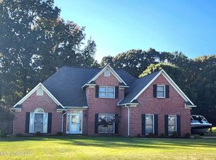 2179 Legends Dr, Nesbit, MS 38651