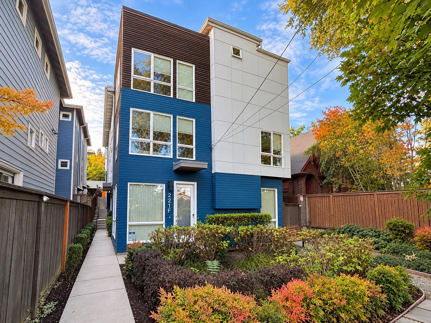 Modern Tri-Level Townhome in Madison Valley — Photo 1