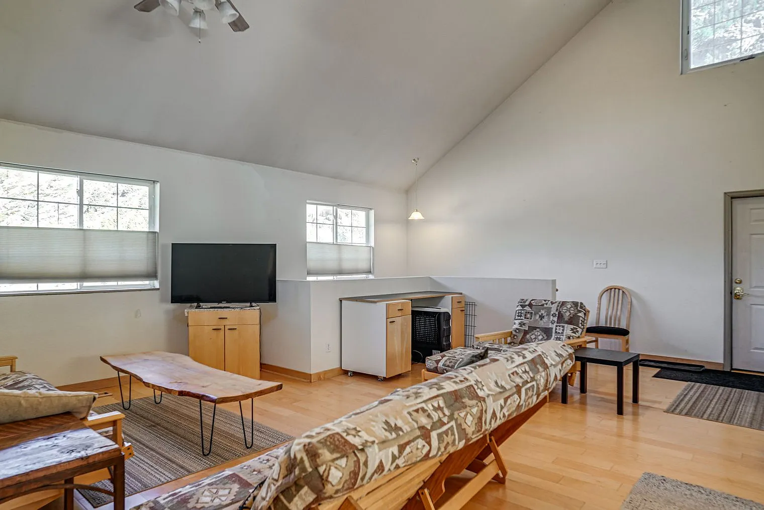 2 bed, 2.0 bath, 1194 sqft, $2,871 — Photo 2