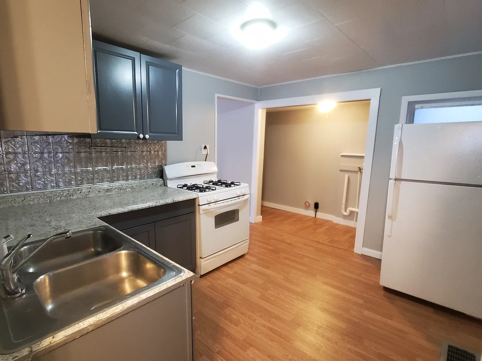 2 bed, 1000 sqft, $1,075 — Photo 3