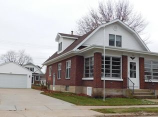 304 Monroe St, Hanover, IL 61041