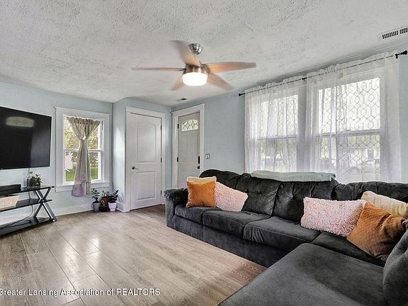 2nd image of 3211 Westmont Ave