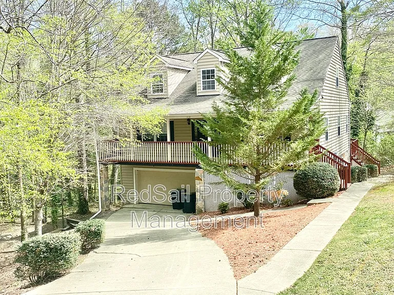 102 Thunderbird Ln — Photo 1