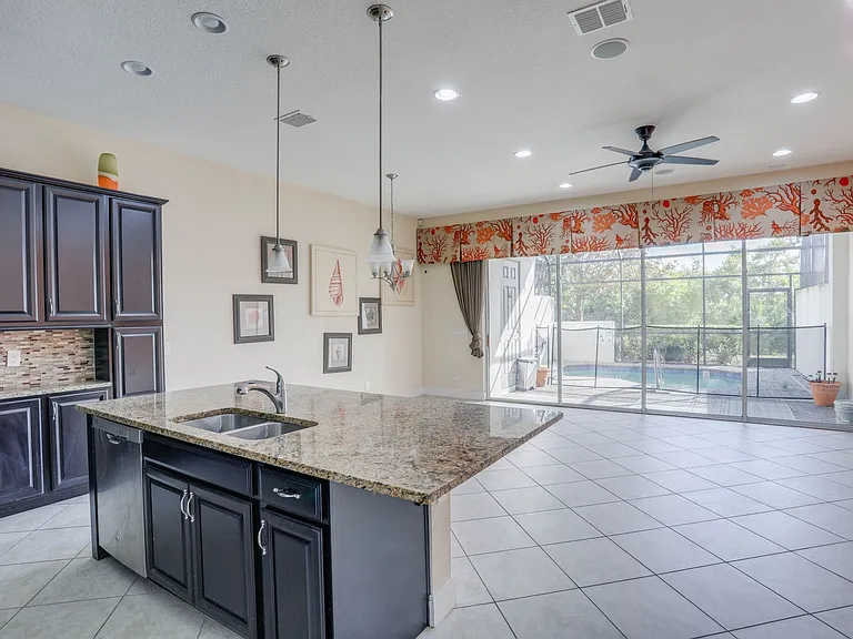 510 Captiva Dr — Photo 6