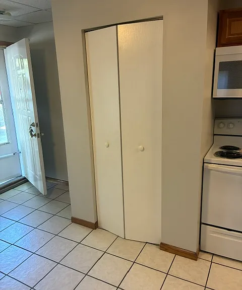 964 Avon St N — Photo 8