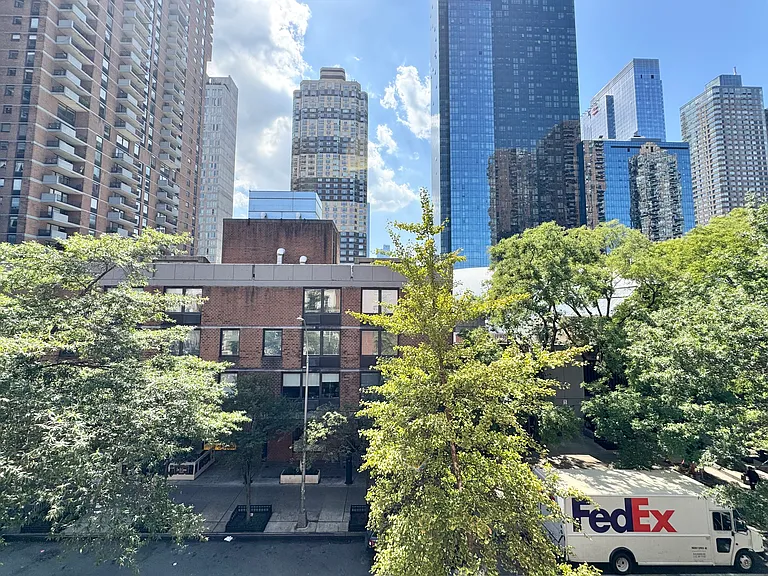 433 W 43rd St #4B — Photo 6