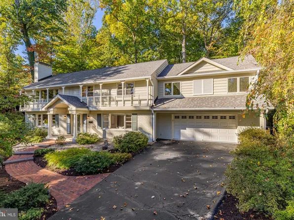 6338 Waterway Dr, Falls Church, VA 22044