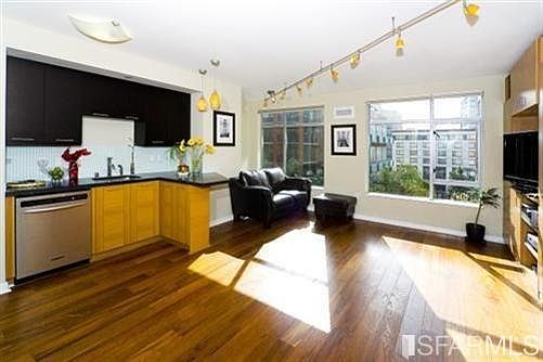 1st image of 170 King St Unit 620