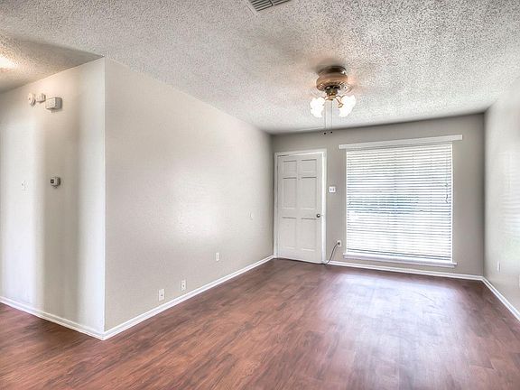Entry/living area