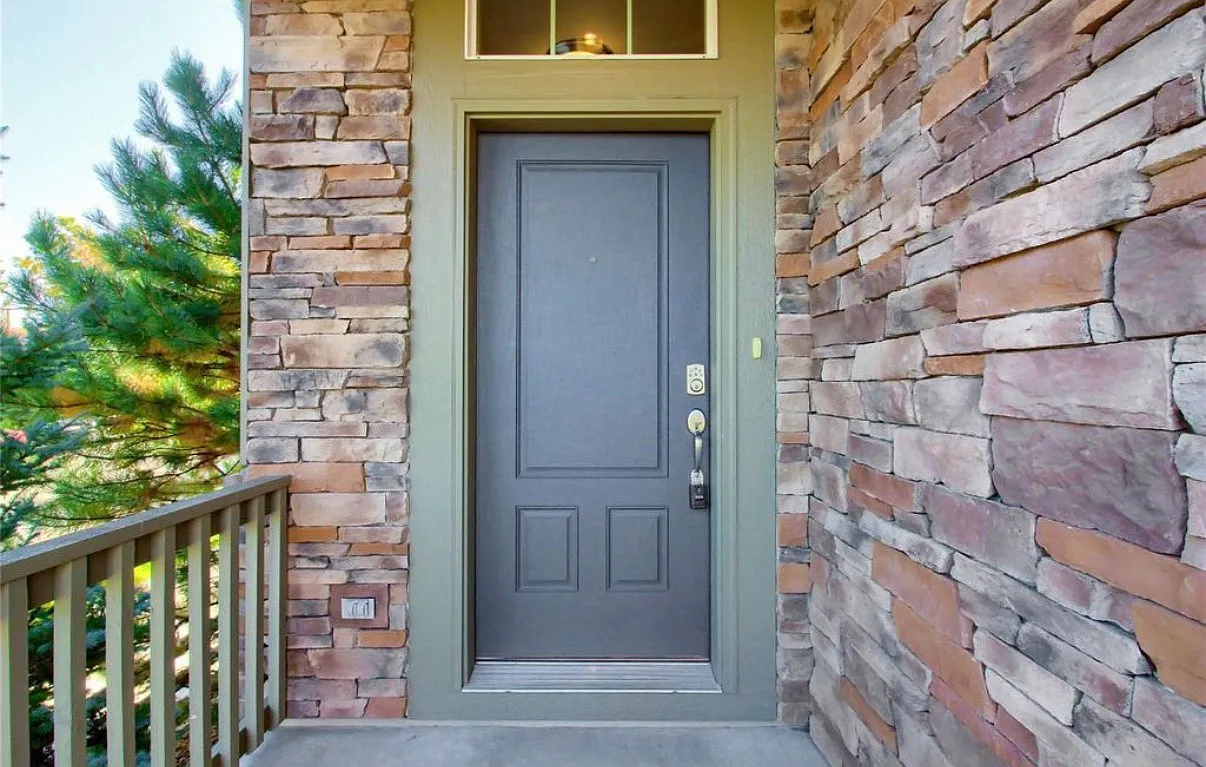 4 bed, 2892 sqft, $4,600 — Photo 2