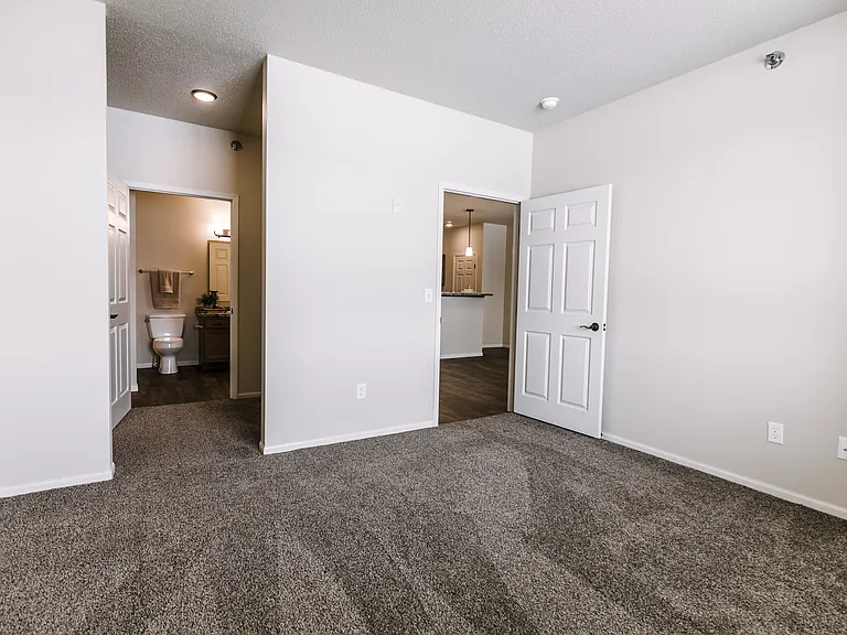 Lakewood Crossing Apartments — Photo 19