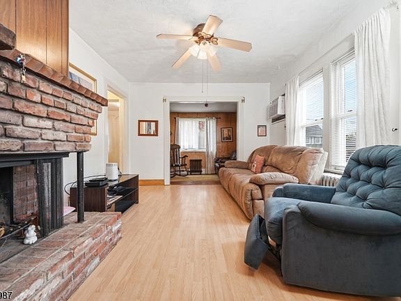4th image of 115 Coeyman Ave